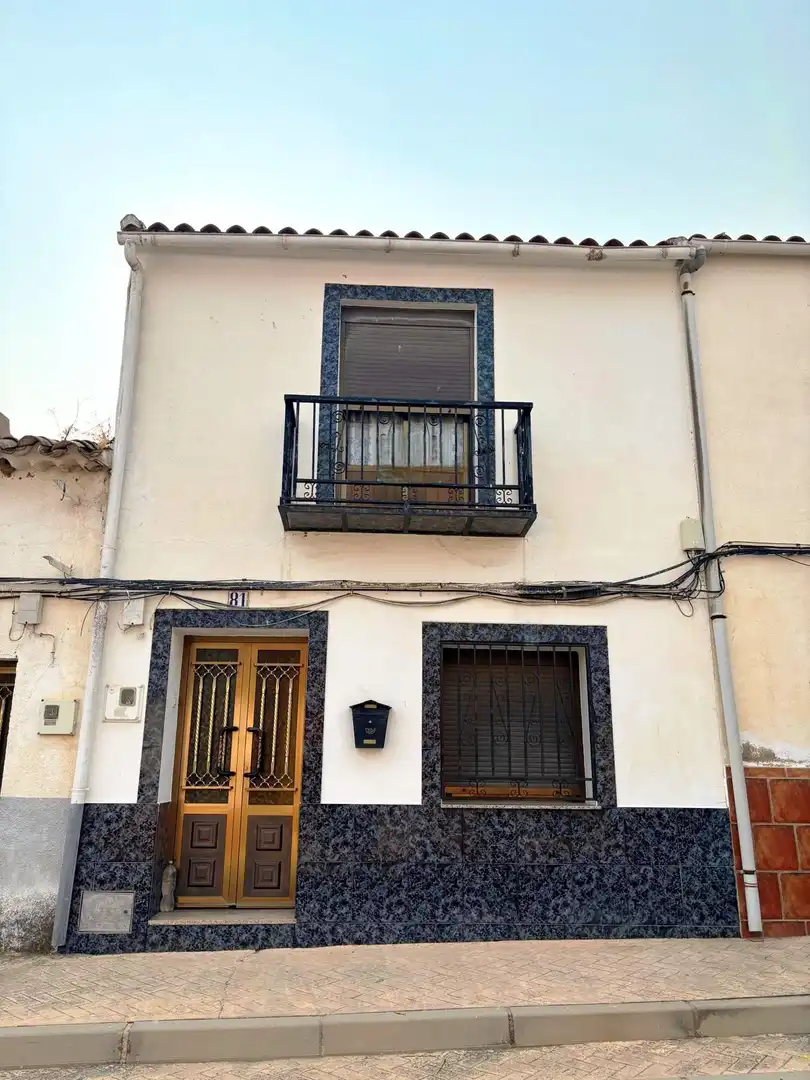 Vista exterior de Casa o xalet en venda en Alamillo amb Balcó