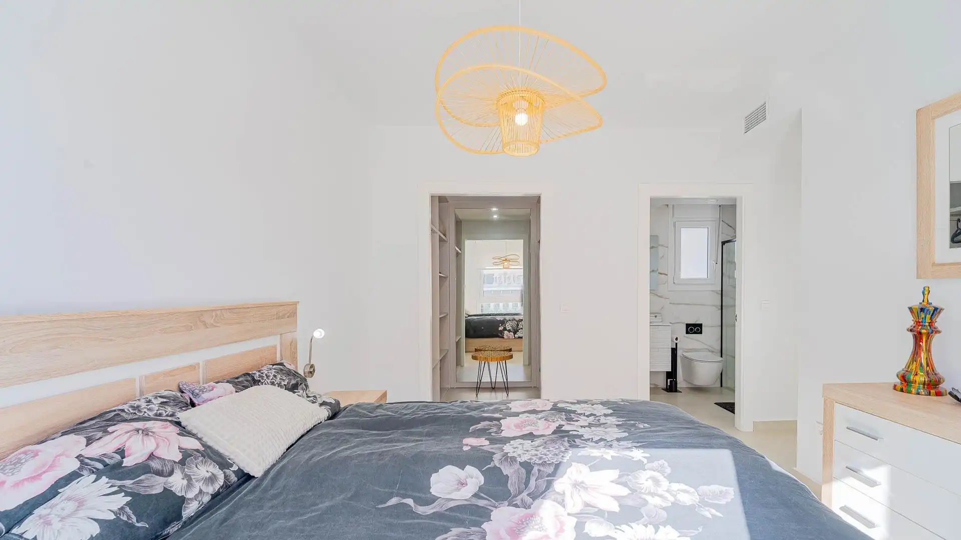 Dormitori de Casa o xalet en venda en Orihuela amb Aire condicionat, Jardí privat i Terrassa