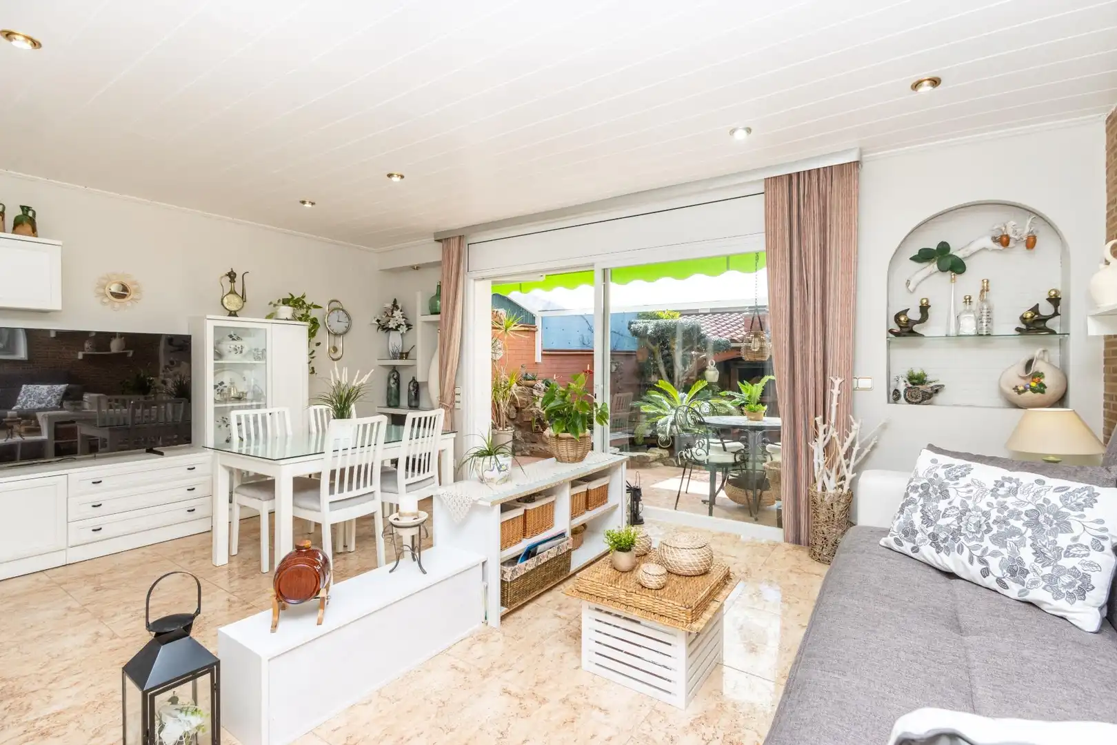 Sala de estar de Casa o chalet en venta en Terrassa con Aire acondicionado, Calefacción y Jardín privado