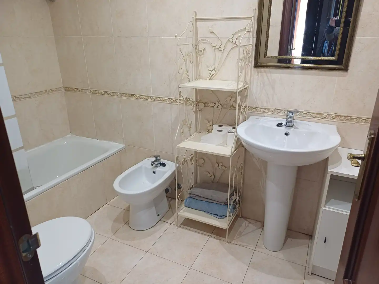 Badezimmer von Erdgeschoss zum Verkauf in Leioa mit Heizung, Privatgarten und Terrasse