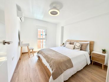 Flat with pool for sale in Calle Luis Vives 1