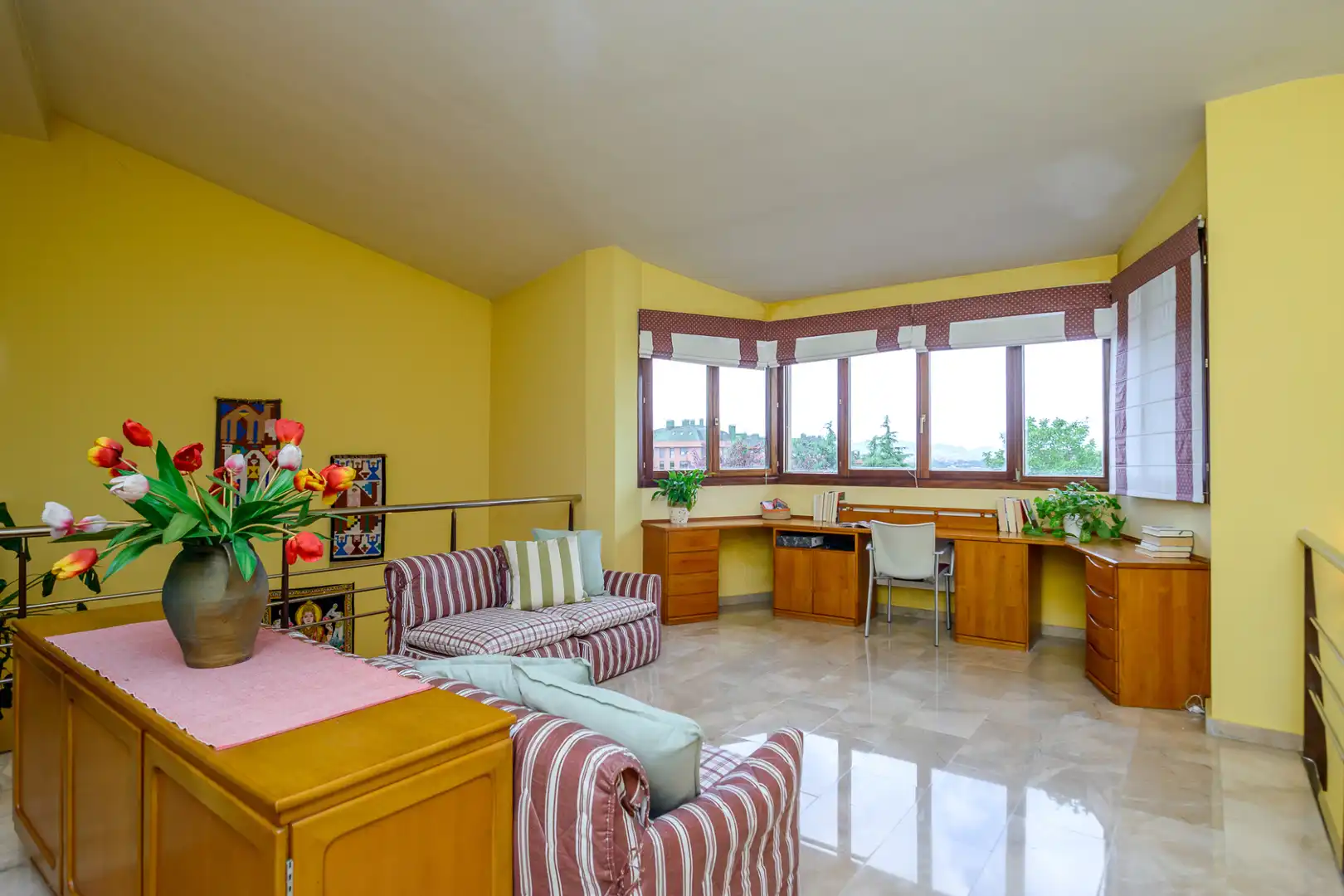 Sala de estar de Casa o chalet en venta en Oviedo  con Calefacción, Jardín privado y Parquet