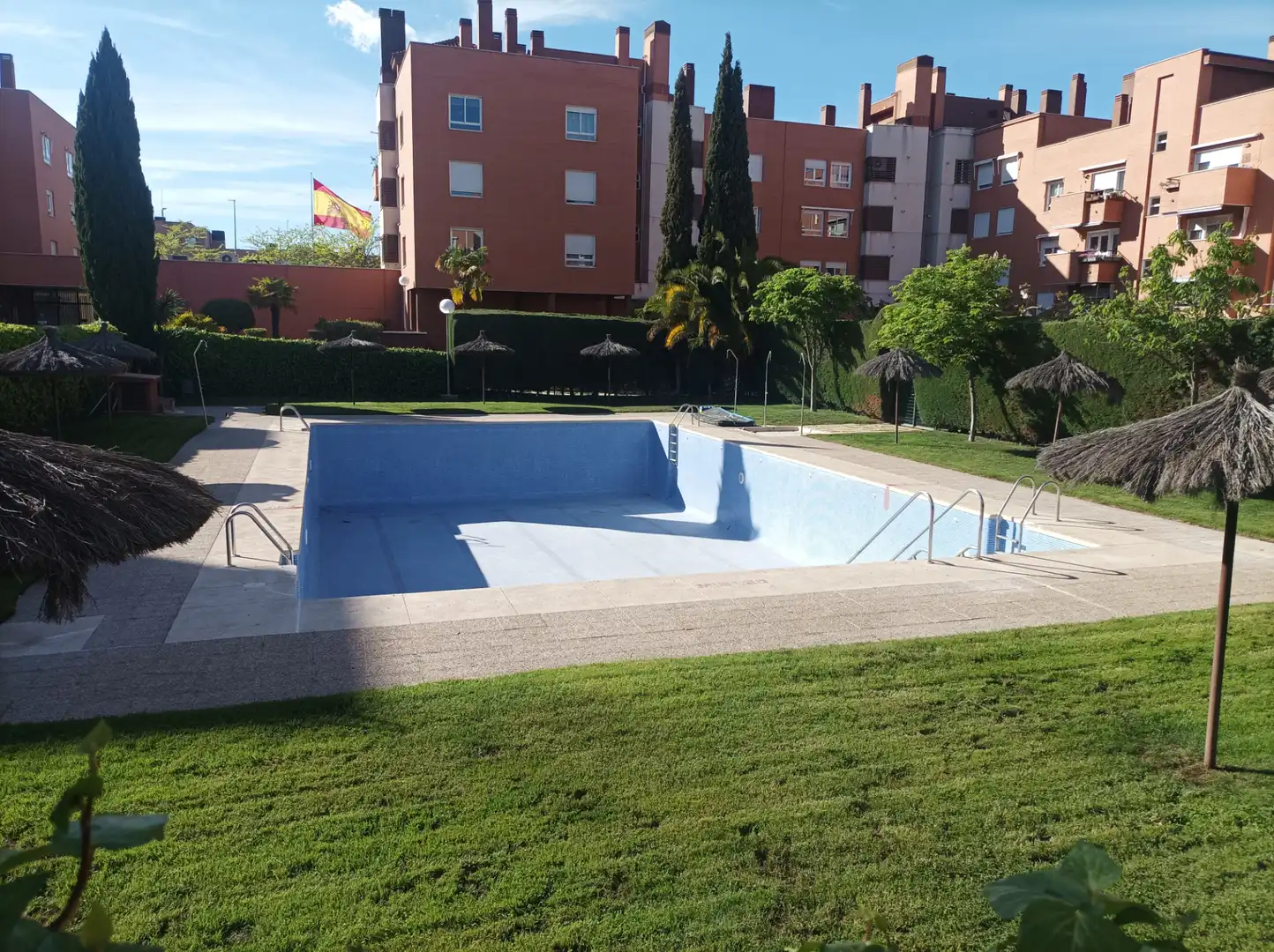 Piscina de Pis en venda en Las Rozas de Madrid amb Aire condicionat, Calefacció i Jardí privat