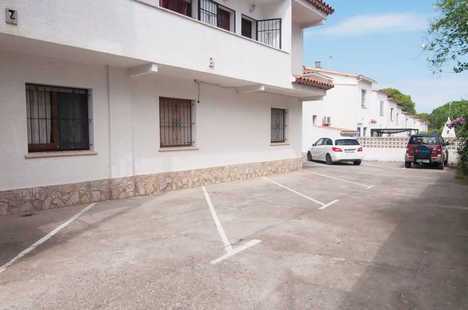 Parking de Ático en venta en L'Escala con Calefacción, Terraza y Amueblado