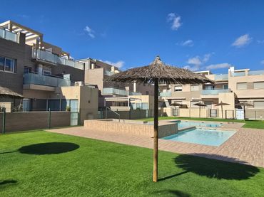 Baixos amb piscina en venda a Torre de la Horadada