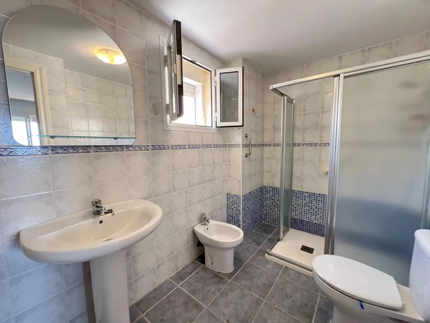 Badezimmer von Dachboden zum Verkauf in Torremolinos mit Klimaanlage, Heizung und Terrasse