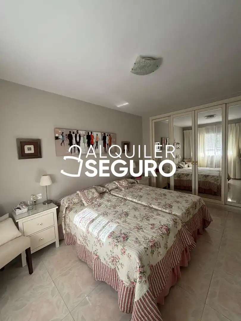 Detached house with pool to rent in Escritor busto previ, imagen 26