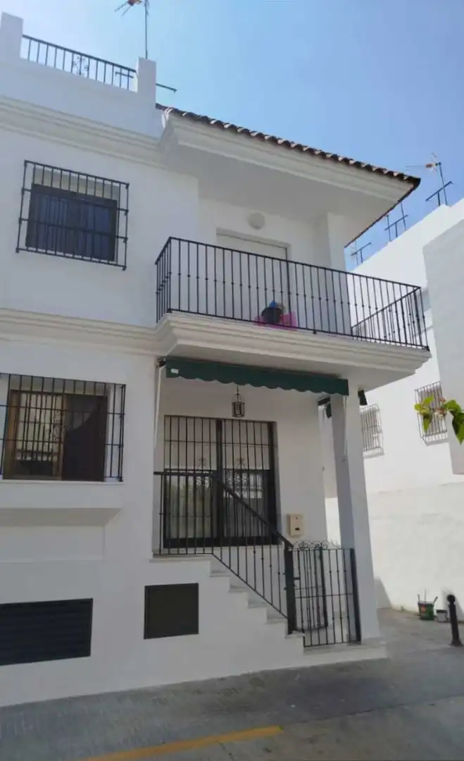 Vista exterior de Casa adosada en venta en Sanlúcar de Barrameda con Aire acondicionado, Trastero y Amueblado