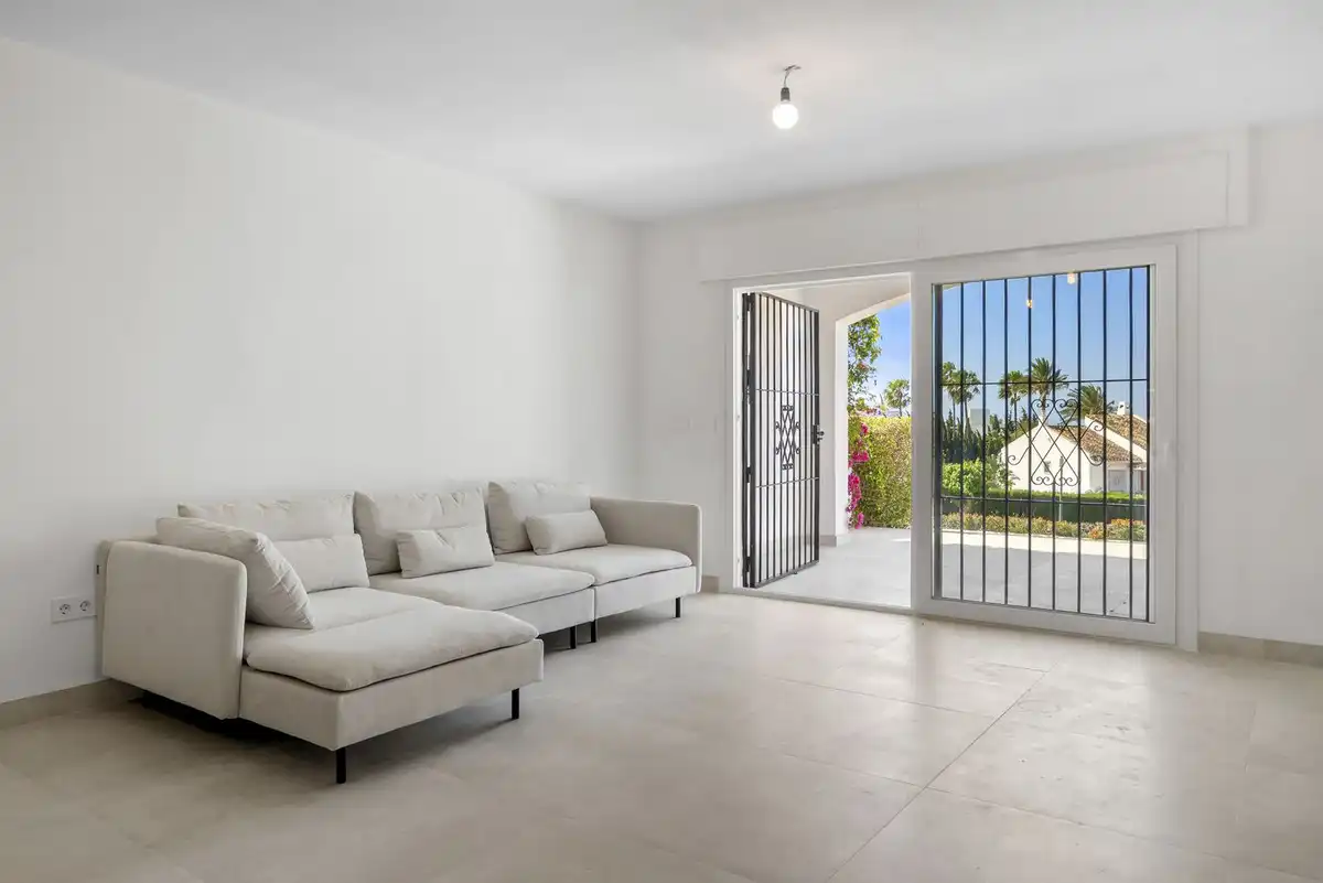 Home with pool for sale in Nueva Andalucía, imagen 8