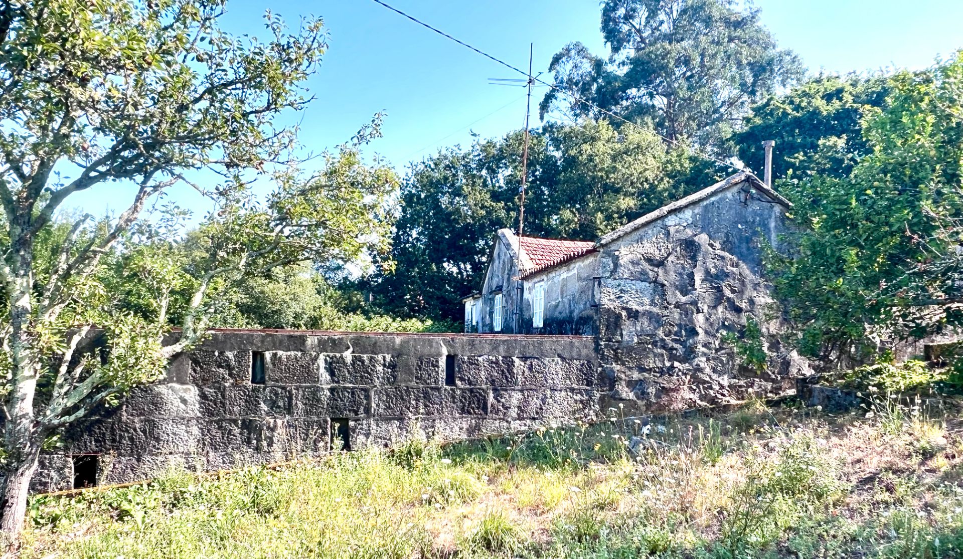 Vista exterior de Finca rústica en venda en Marín amb Jardí privat