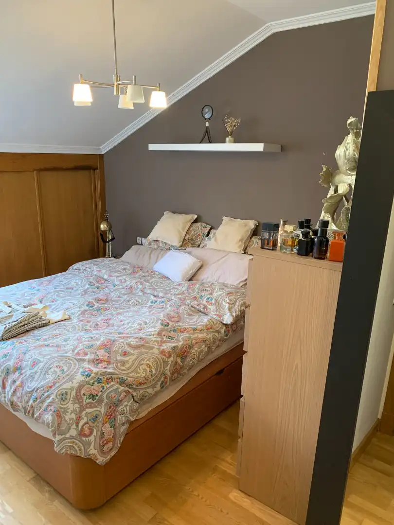 Schlafzimmer von Dachboden zum Verkauf in Poio mit Heizung, Parkett und Abstellraum