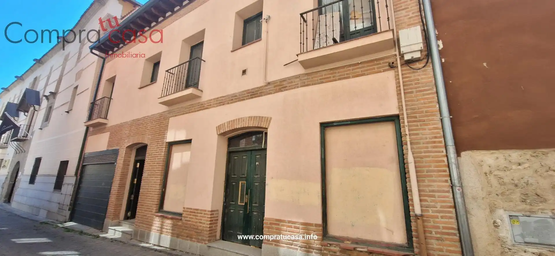 Vista exterior de Edificio en venta en Segovia