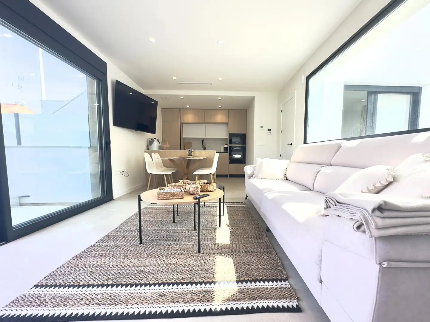 Sala de estar de Casa o chalet en venta en San Pedro del Pinatar con Aire acondicionado, Calefacción y Amueblado