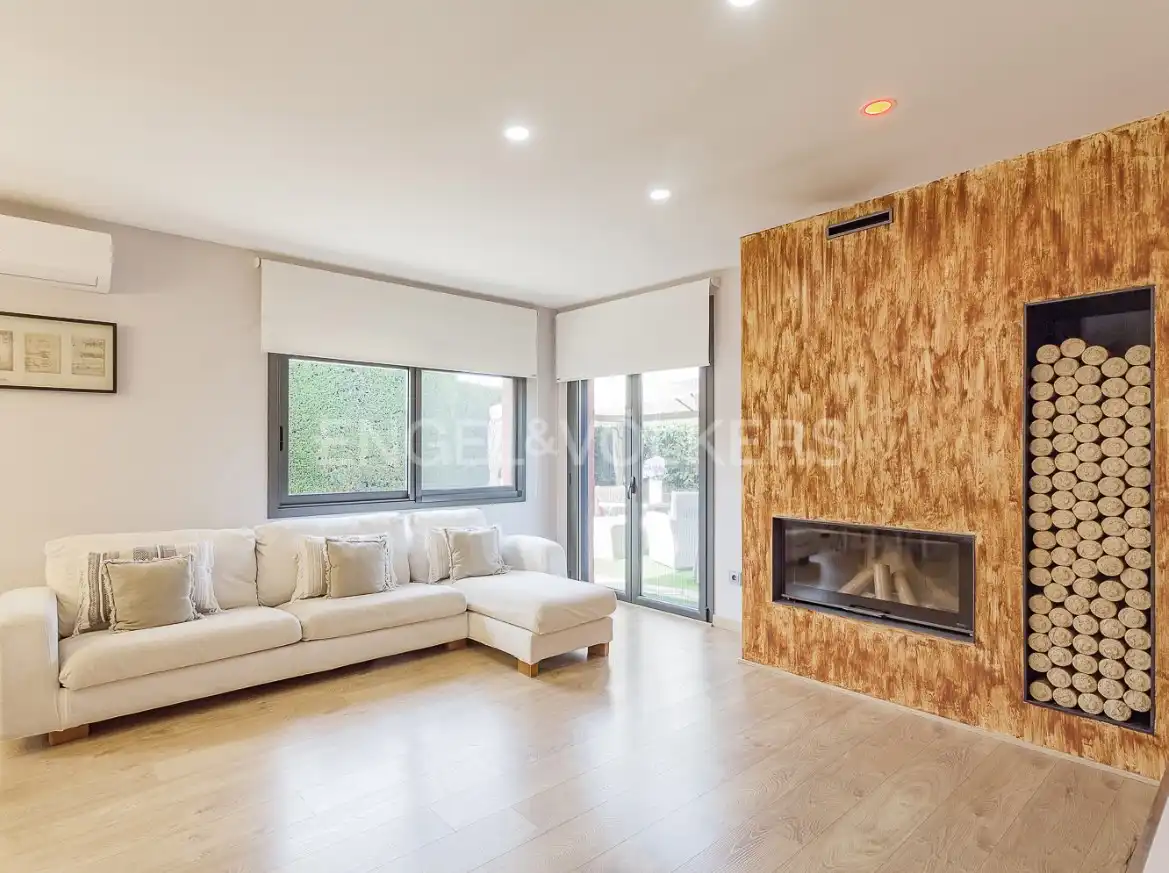 Sala d'estar de Casa o xalet en venda en Castellar del Vallès amb Aire condicionat, Calefacció i Jardí privat