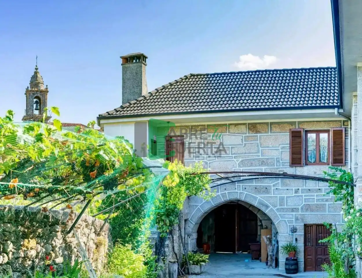 Casa rústica con jardín en venta en Leiro, imagen 7