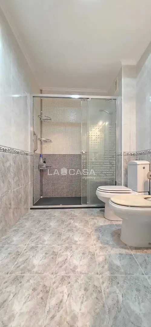 Baño de Piso en venta en Valladolid con Calefacción, Trastero y Balcón