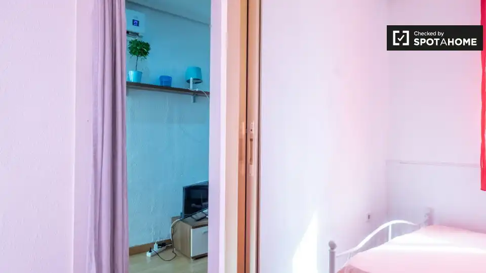 Habitación de Piso de alquiler en Madrid con Aire acondicionado, Calefacción y Amueblado