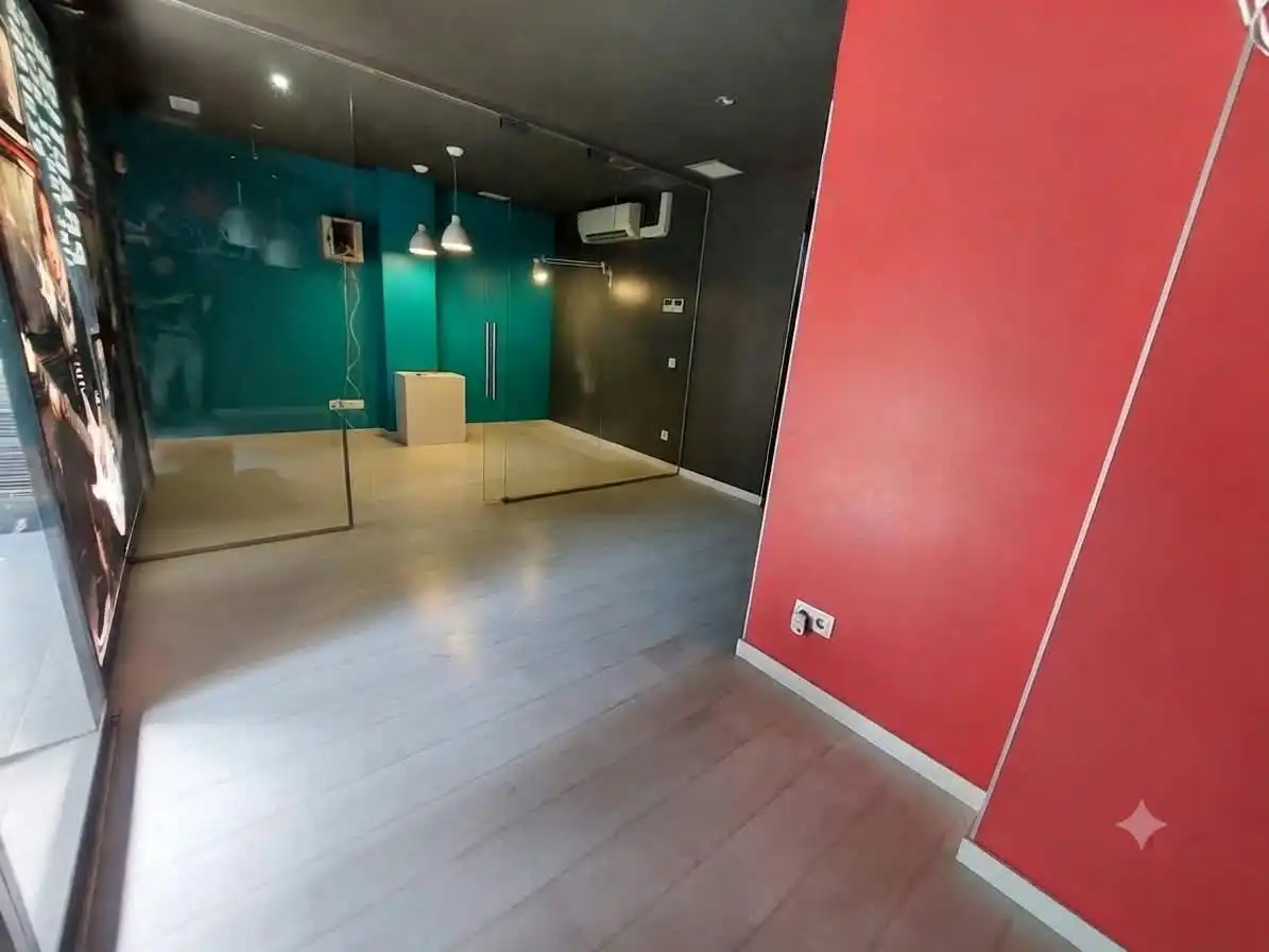 Local comercial en venta en Mercat, imagen 2