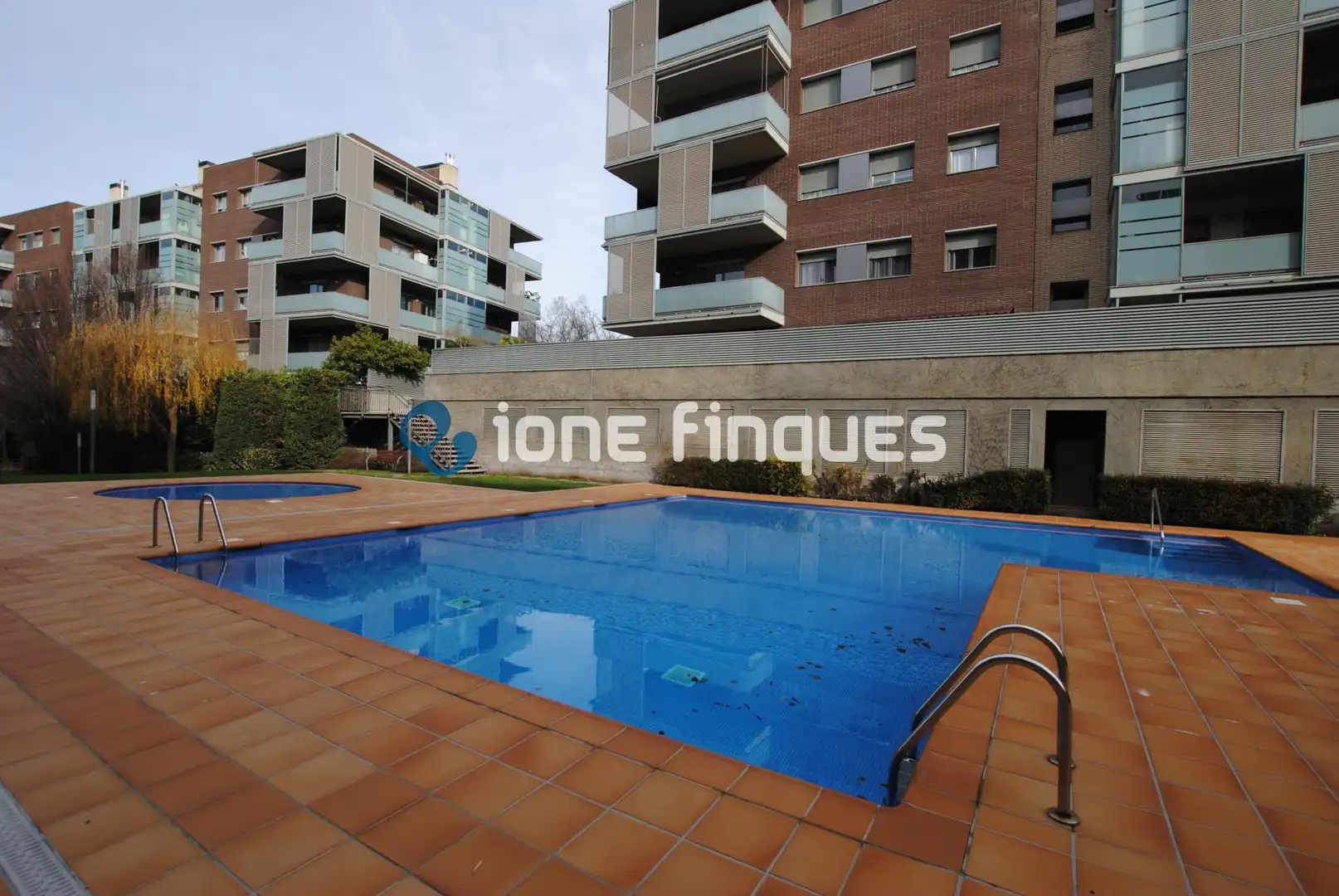 Schwimmbecken von Wohnung zum Verkauf in Sant Cugat del Vallès mit Heizung, Privatgarten und Terrasse