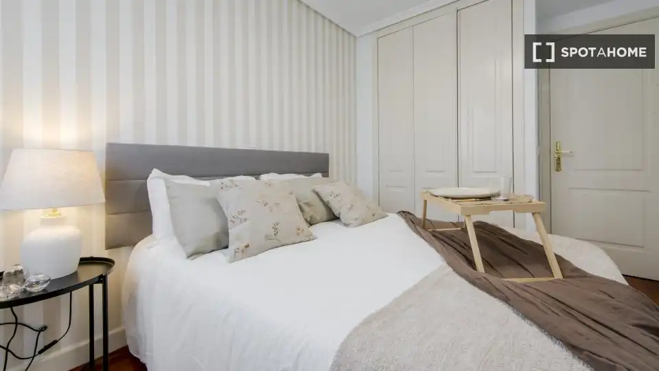 Habitación de Piso para compartir en Madrid con Aire acondicionado, Calefacción y Amueblado