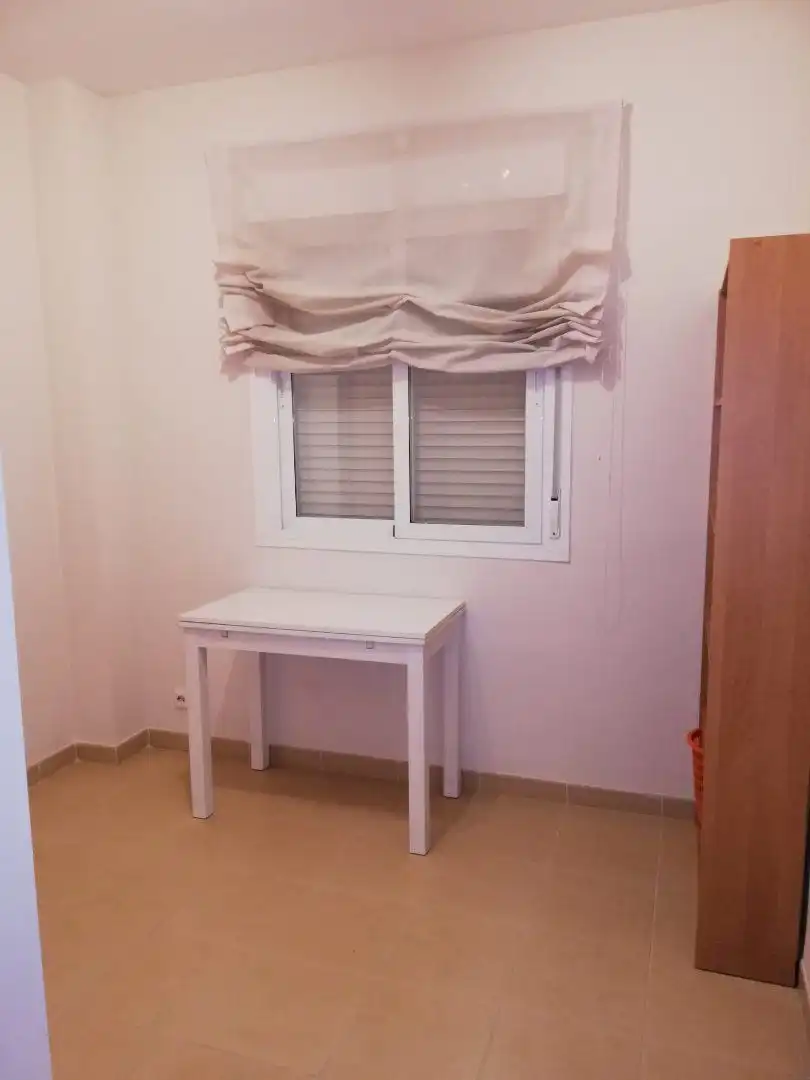 Dormitori de Dúplex de lloguer en Algeciras amb Aire condicionat, Moblat i Piscina comunitària