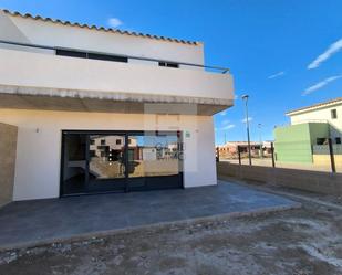 Vista exterior de Casa adosada en venda en Vila-sacra amb Calefacció