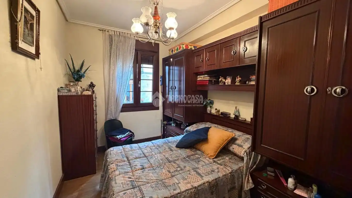 Bedroom of Flat for sale in Bilbao   with Parquet flooring and Balcony