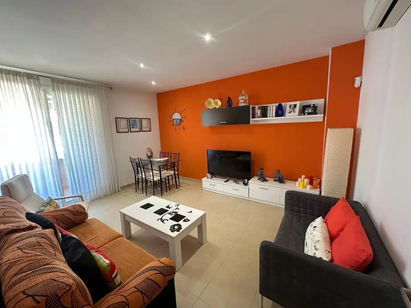 Piso con terraza en venta en Platja de Mont-roig, imagen 2