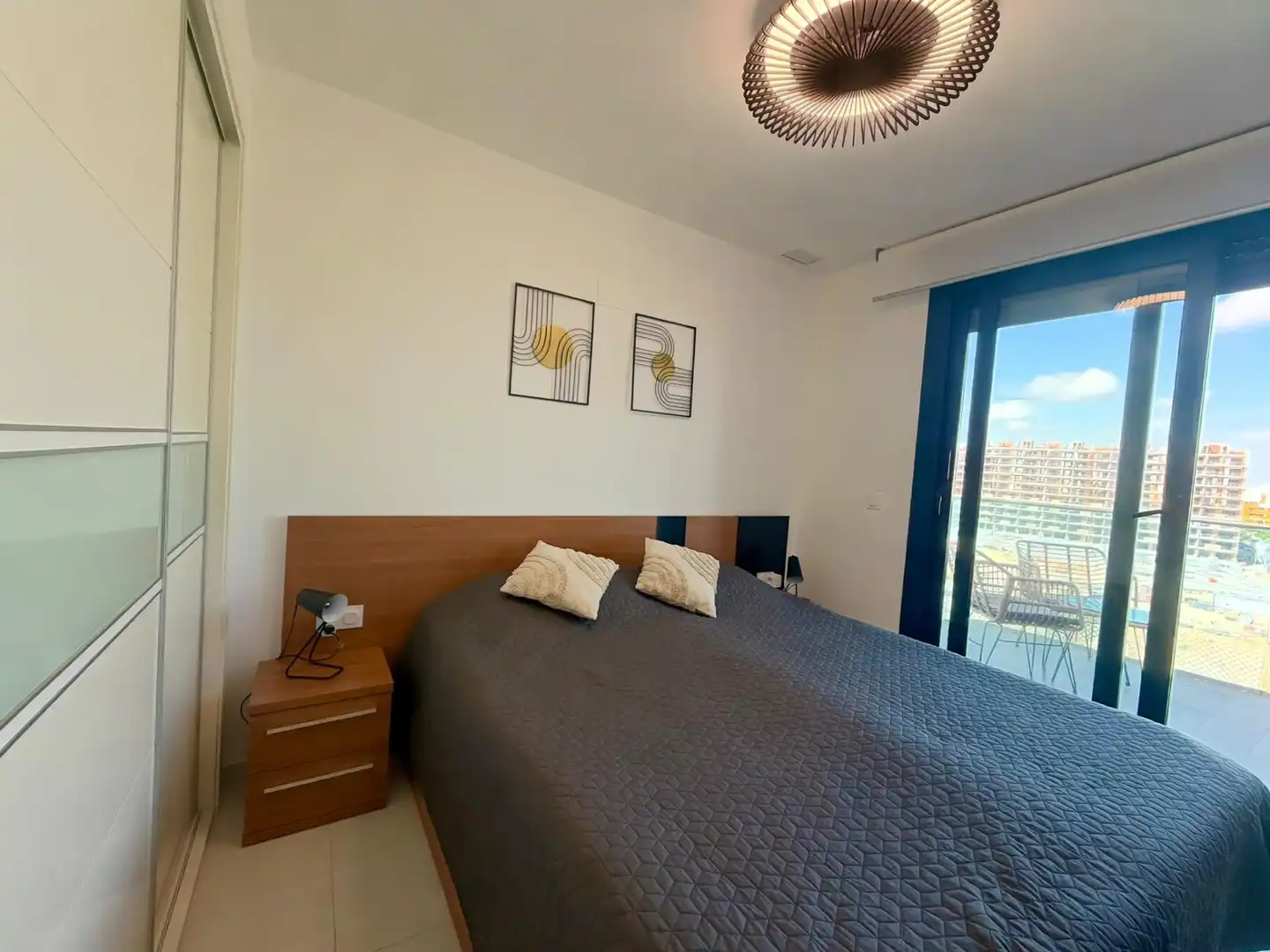 Habitación de Apartamento en venta en Torrevieja con Aire acondicionado, Calefacción y Terraza