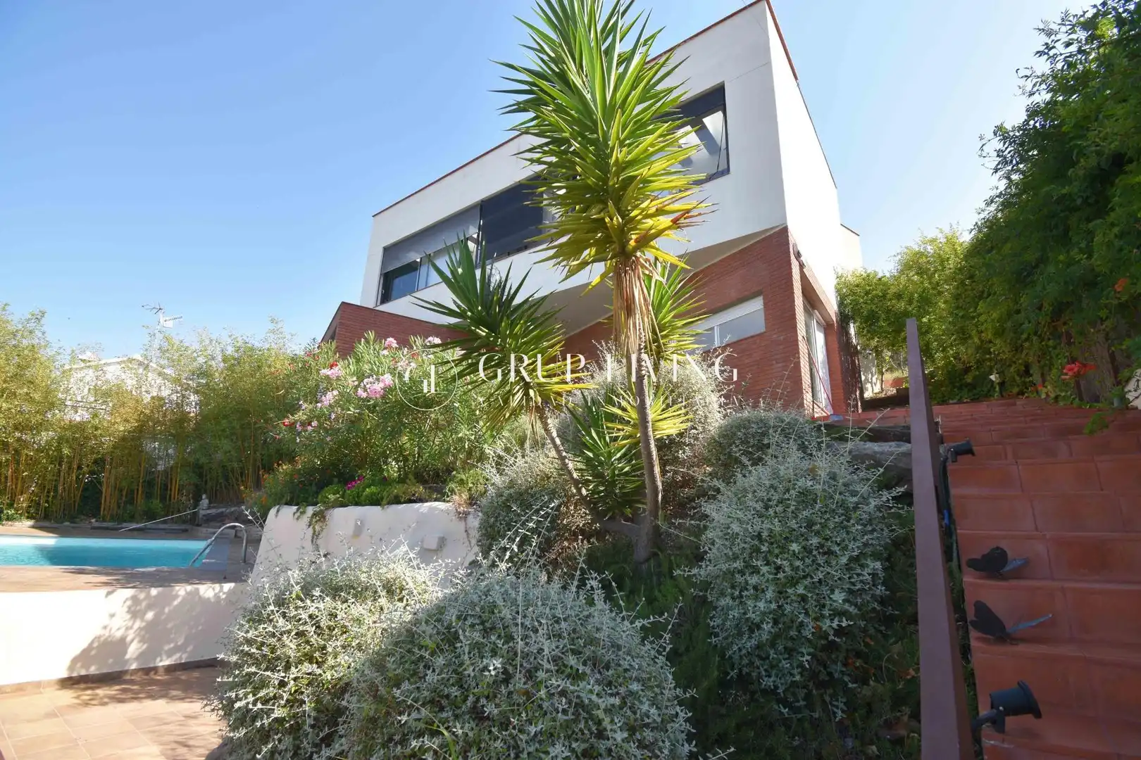 Vista exterior de Casa o xalet en venda en Sitges amb Calefacció, Jardí privat i Parquet