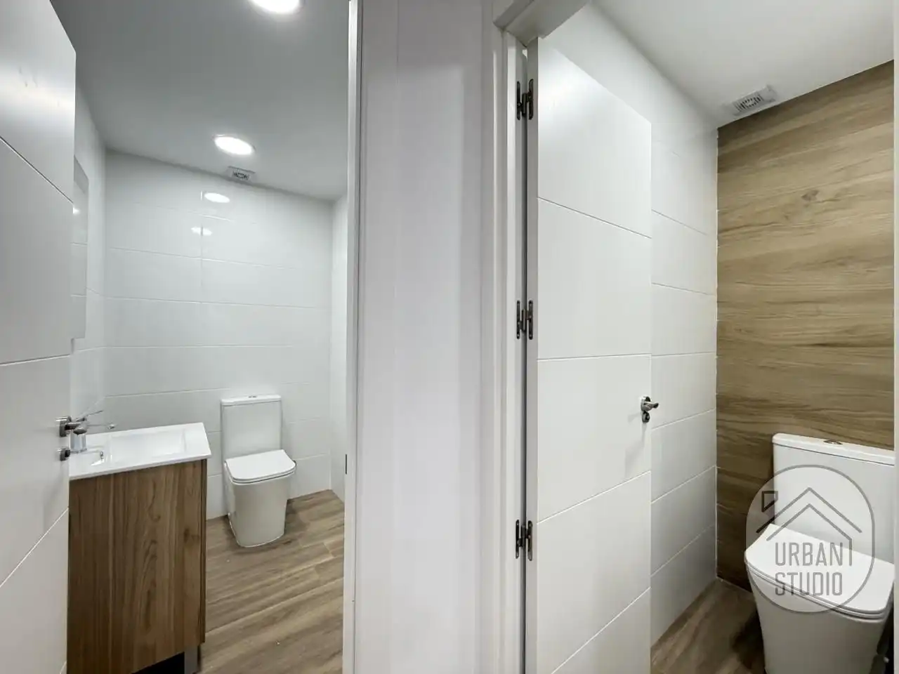 Bathroom of Ground floor for sale in Torrevieja  with Air Conditioner, Terrace and Community pool