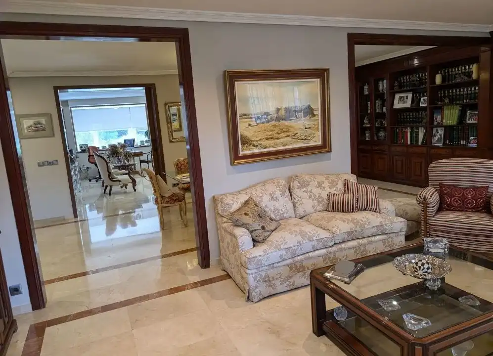 Sala de estar de Casa o chalet en venta en Pozuelo de Alarcón con Aire acondicionado, Calefacción y Jardín privado