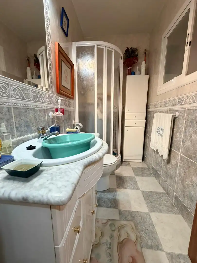 Bathroom of Flat for sale in Madrid  with Air Conditioner, Heating and Terrace