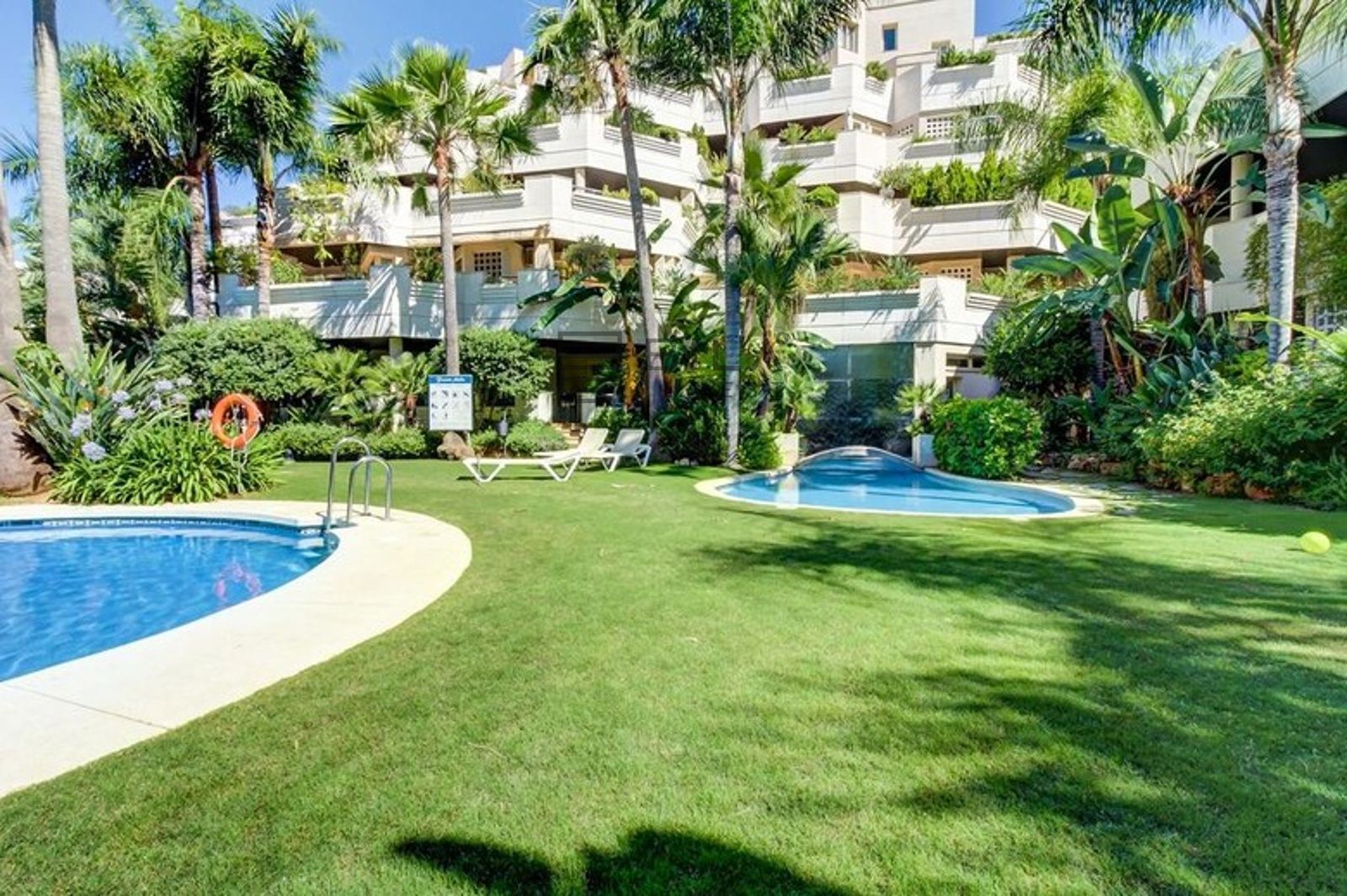 Flat for sale in del prado, Aloha