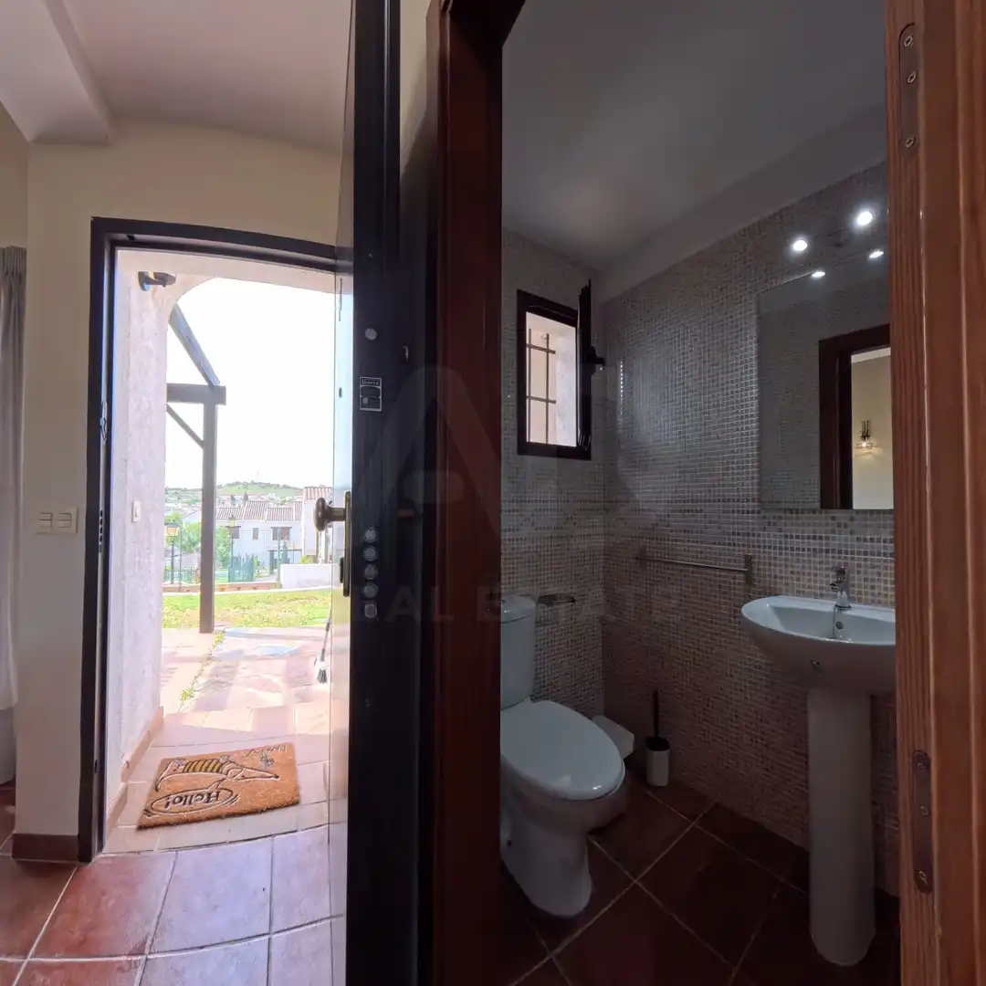 Bathroom of Houses for sale in El Ronquillo  with Air Conditioner, Heating and Terrace