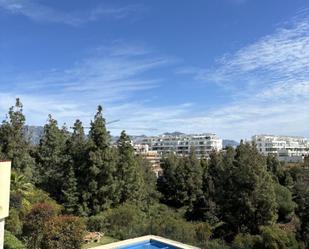 Vista exterior de Casa adosada en venda en Mijas amb Aire condicionat, Terrassa i Piscina