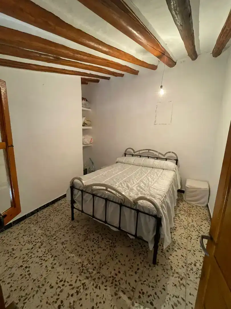 Dormitori de Casa adosada en venda en Santiago-Pontones amb Moblat