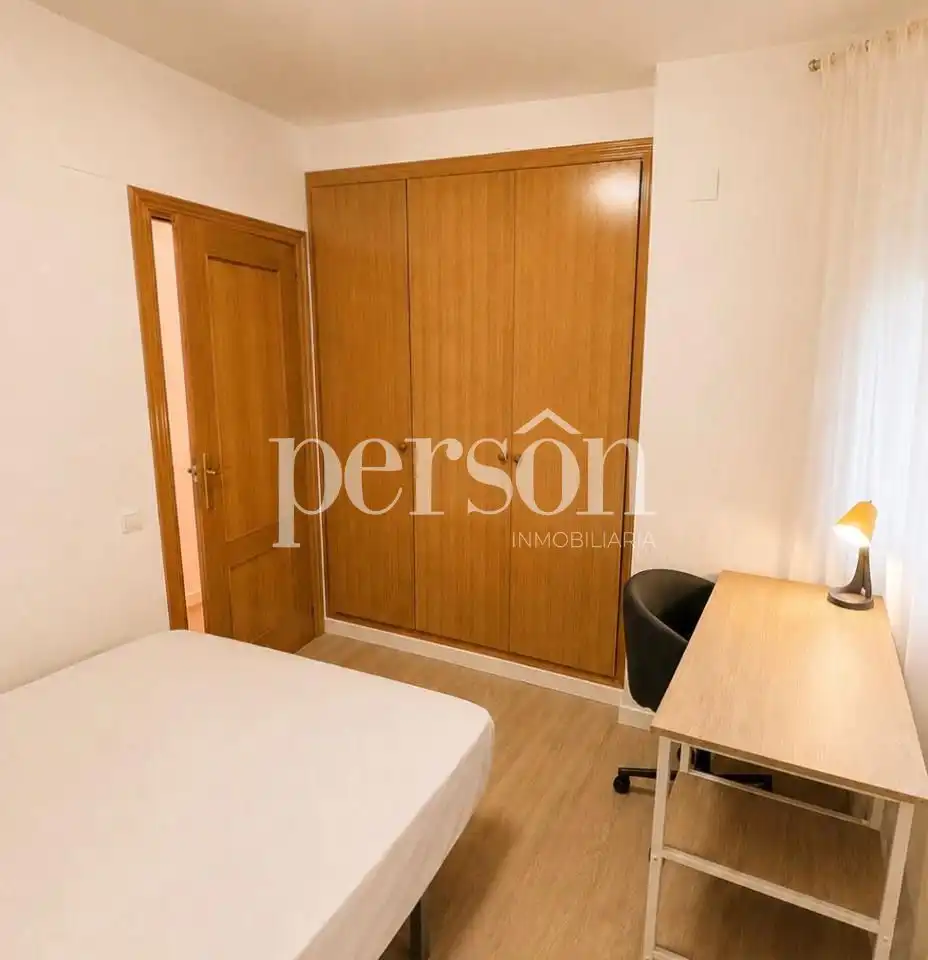 Bedroom of Flat for share in Moncada  with Air Conditioner and Furnished