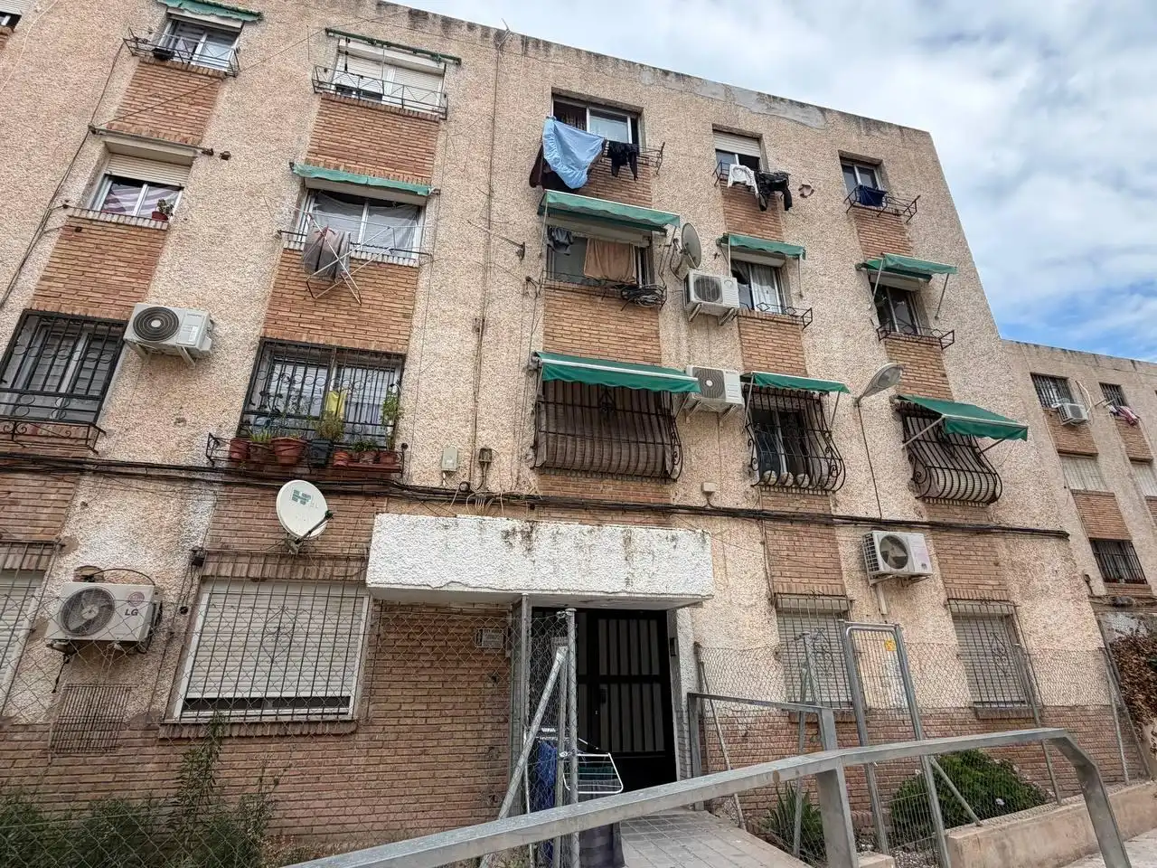 Vista exterior de Apartamento en venta en Alicante / Alacant con Alarma