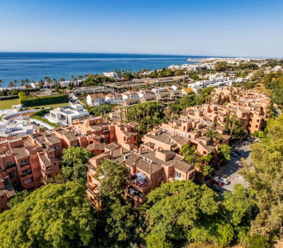 Exterior view of Flat for sale in Marbella  with Terrace, Storage room and Furnished