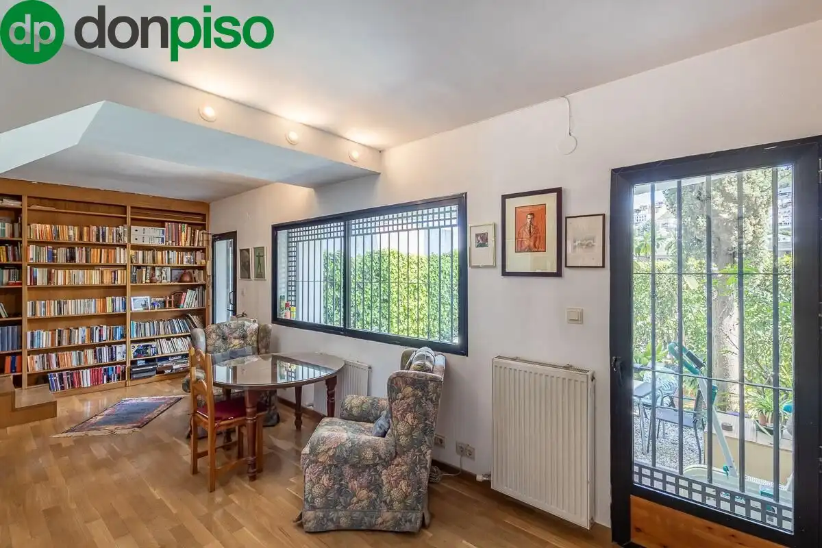 Sala d'estar de Casa o xalet en venda en Granada amb Aire condicionat, Calefacció i Terrassa