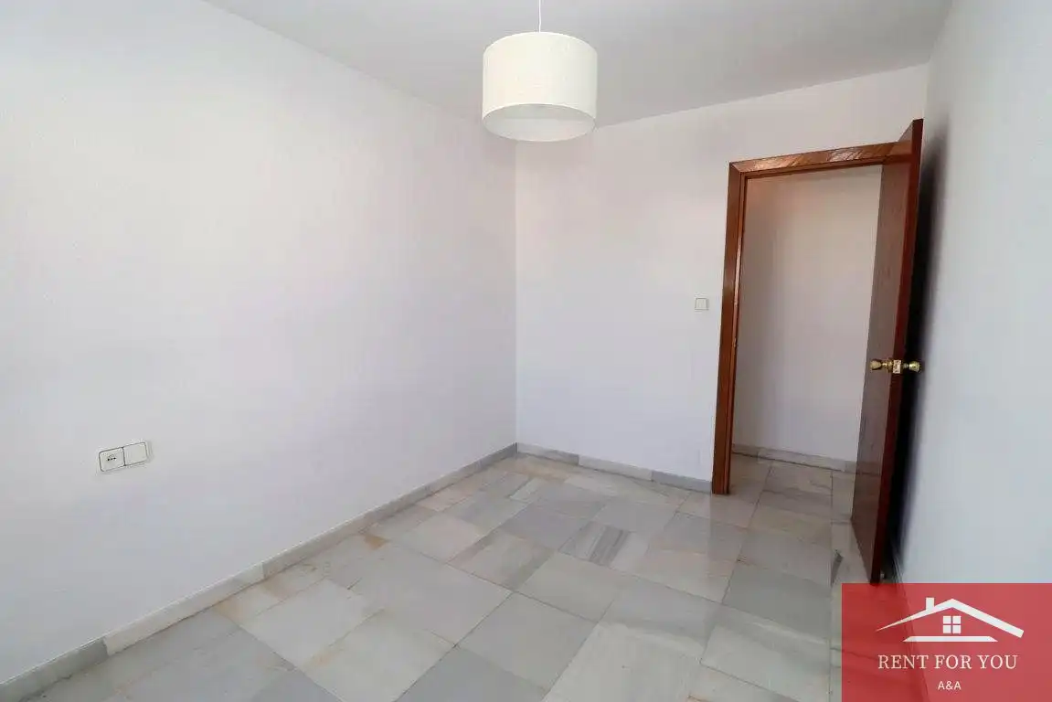 Dormitori de Pis de lloguer en Coín amb Terrassa