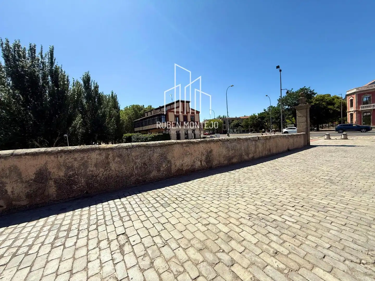 Außenansicht von Einfamilien-Reihenhaus zur Miete in Salamanca mit Heizung, Terrasse und Abstellraum