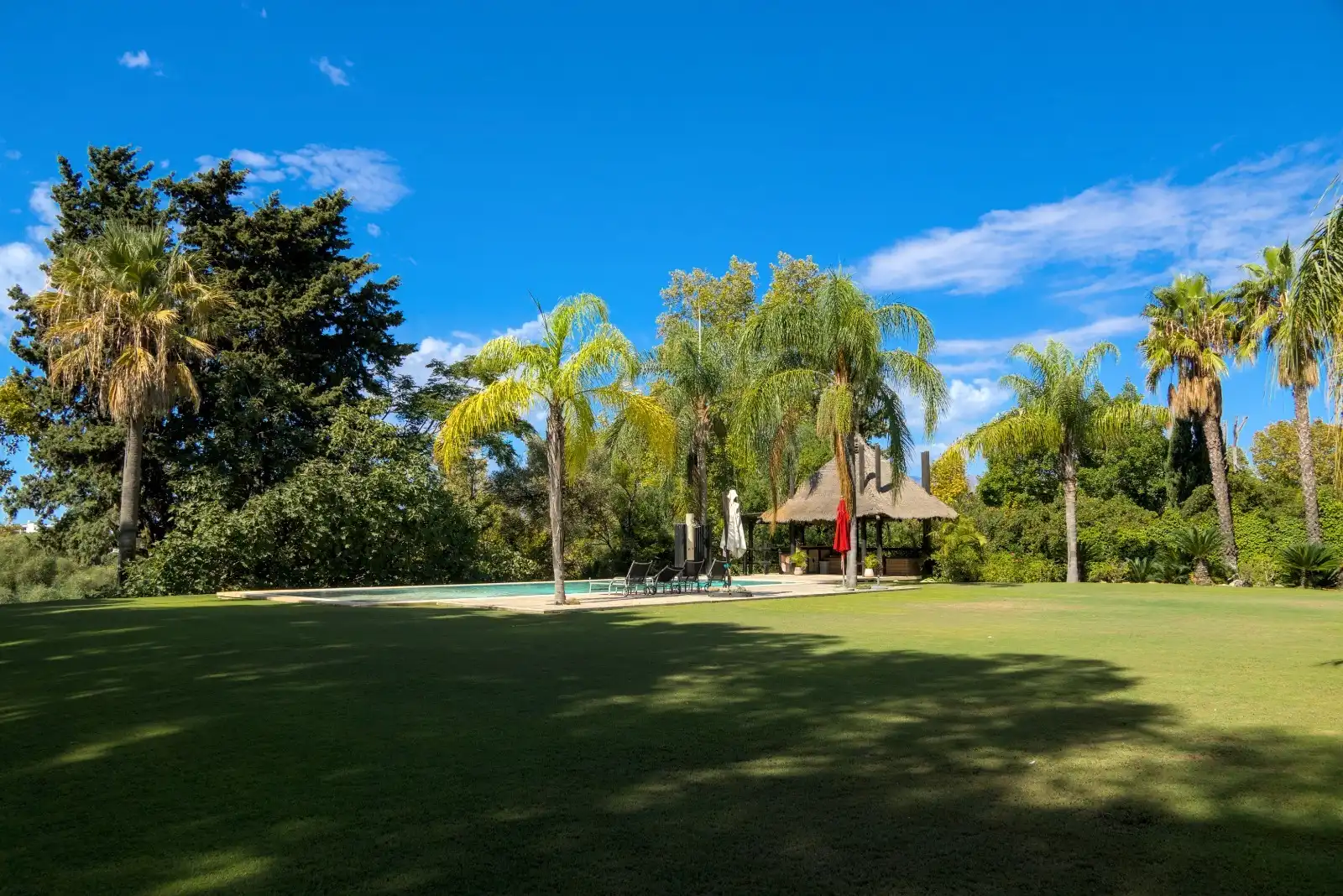 Jardí de Casa o xalet en venda en Marbella amb Aire condicionat, Jardí privat i Parquet