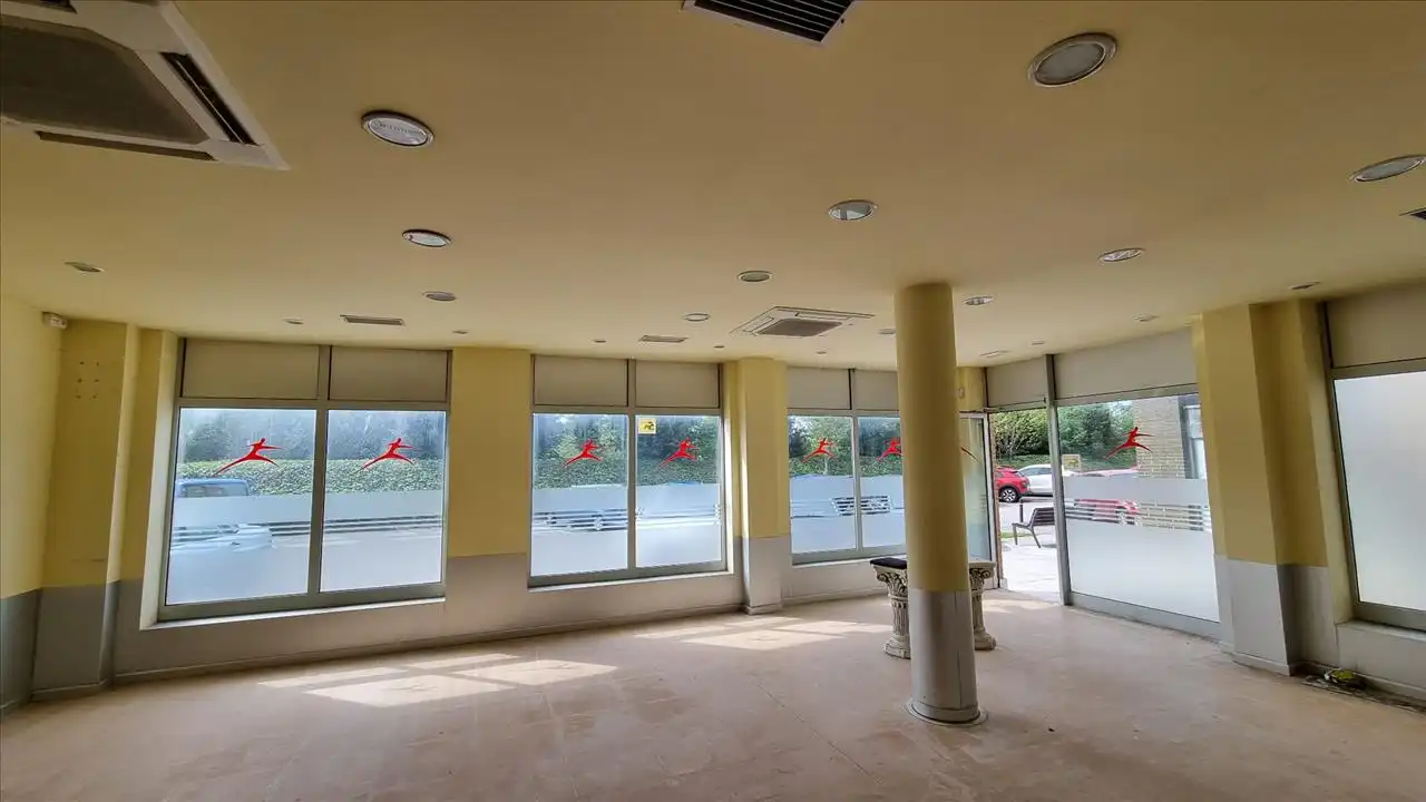 Commercial properties for sale in KRYSTAL PARC.PEÑA ROCIAS URB. BEZANA LAGO UAU-1 C/, Bezana - Prezanes