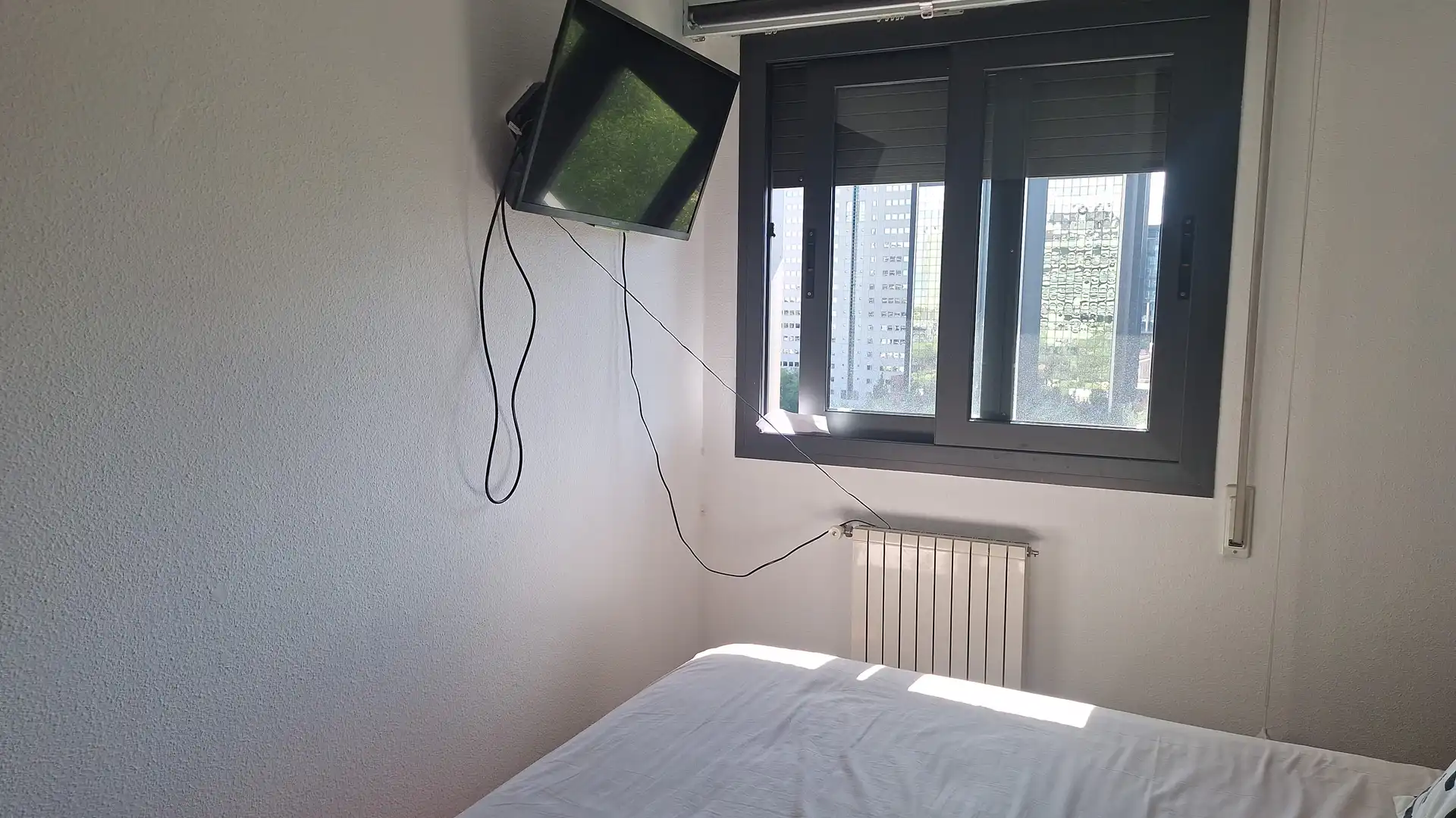 Bedroom of Flat for rent in Madrid  with Air Conditioner, Private garden and Swimming Pool