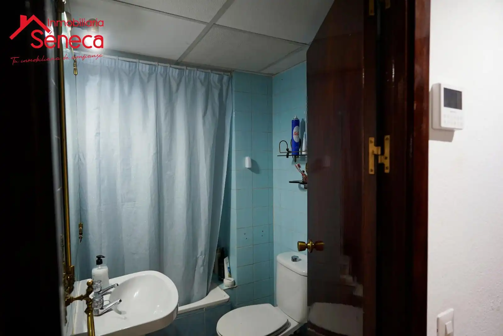 Bathroom of Flat for sale in Córdoba  with Air Conditioner and Heating