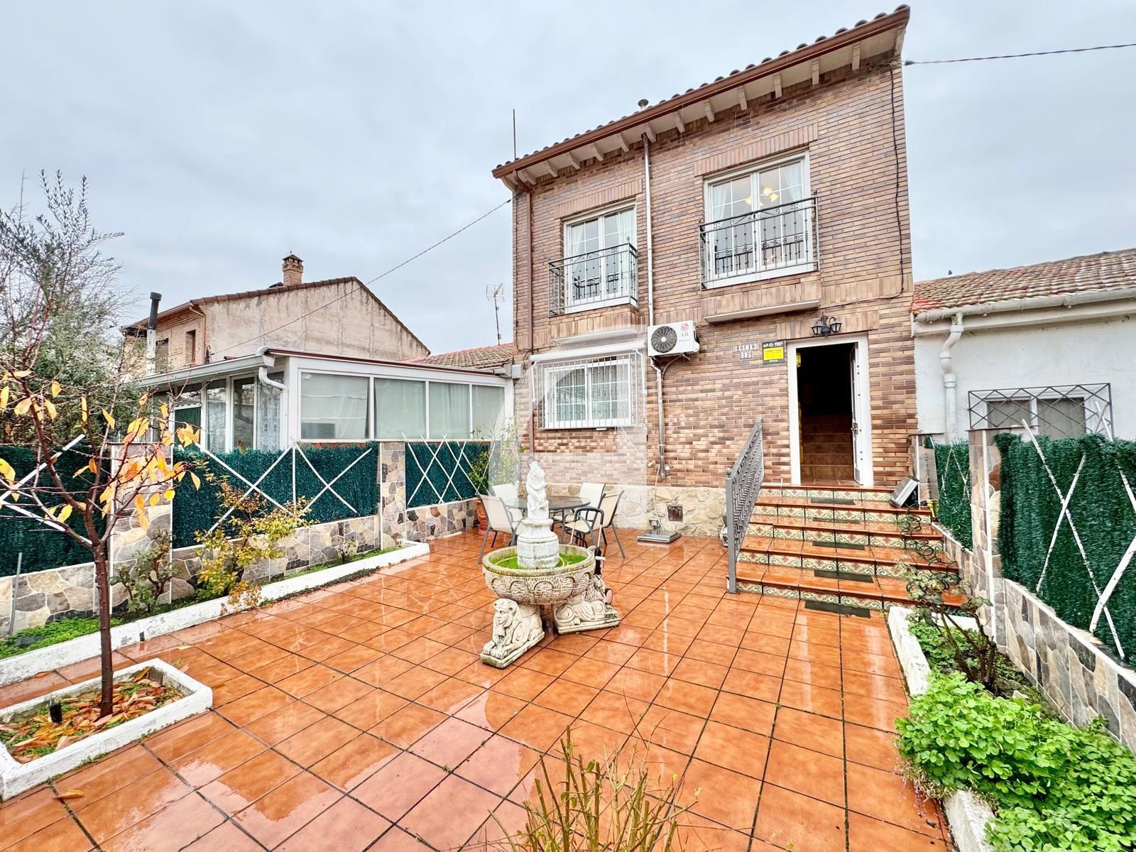 Vista exterior de Casa adosada en venda en Fuente El Saz de Jarama amb Calefacció, Terrassa i Traster