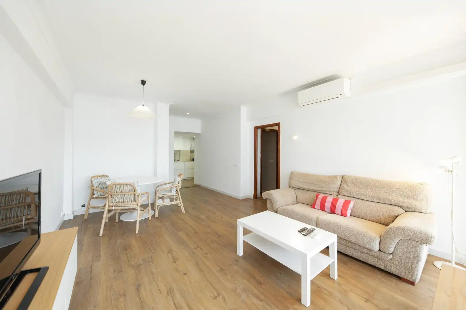 Sala d'estar de Pis de lloguer en Alcúdia amb Aire condicionat, Calefacció i Parquet