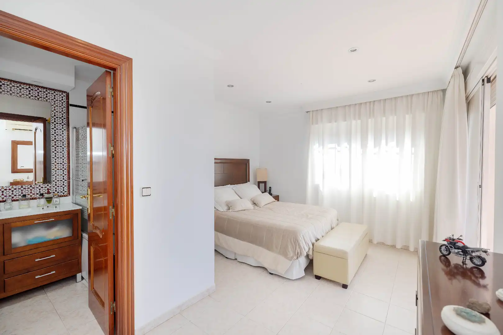 Dormitori de Casa o xalet en venda en Málaga amb Aire condicionat, Calefacció i Jardí privat